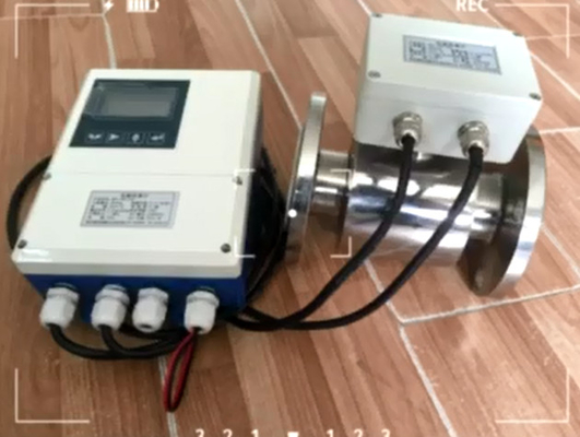Magnetic Flow Meters With TriClover And ANSI Flanges Remote Converter Transmitters